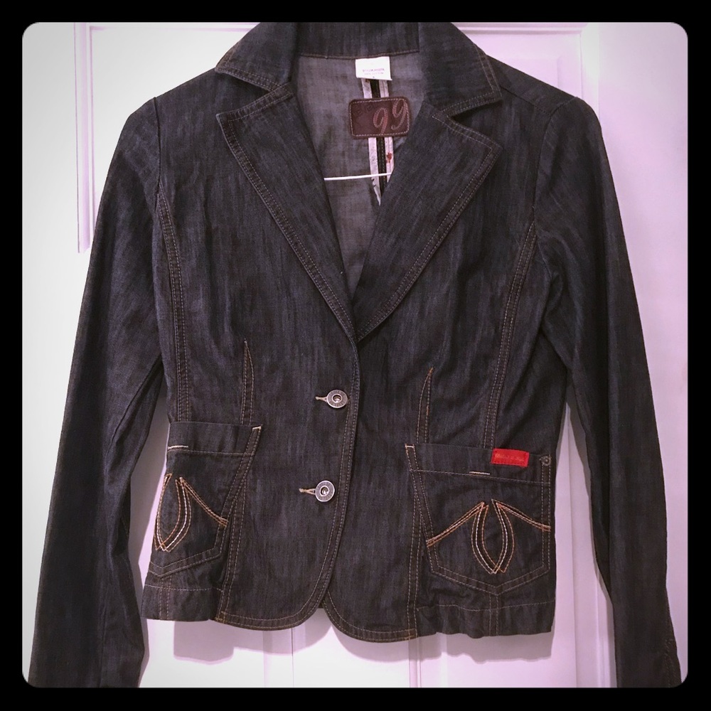 Super cute tailored denim jacket size S
